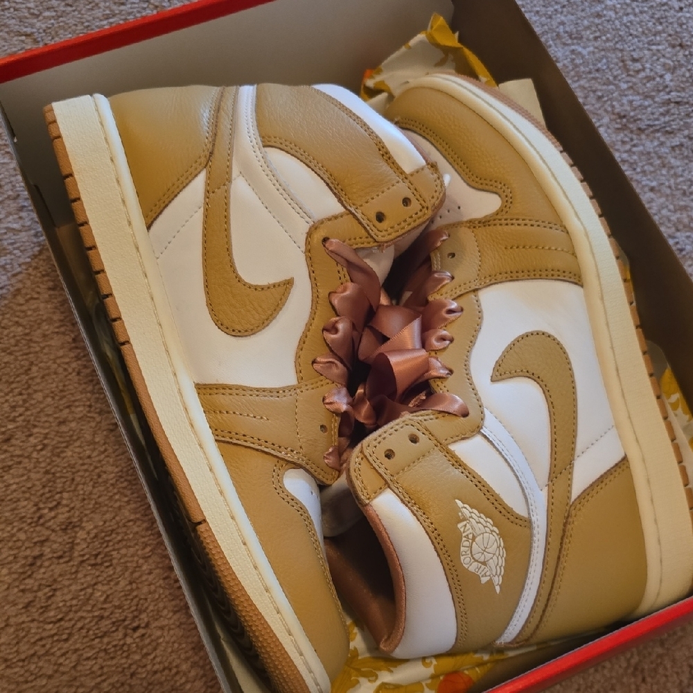 Air Jordan 1 Mid Wheat & White Sneaker